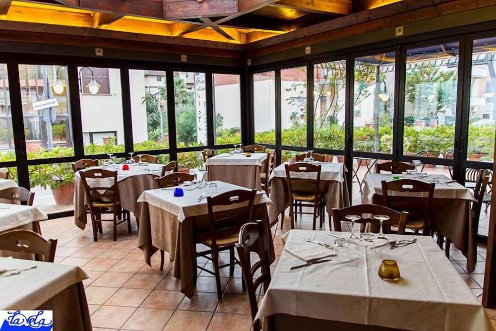 Hotel La Vela Passignano sul Trasimeno Esterno foto