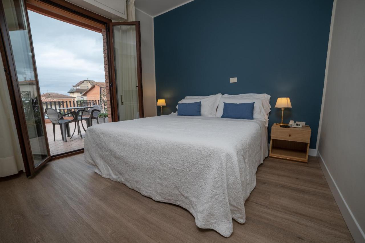 Hotel La Vela Passignano sul Trasimeno Esterno foto