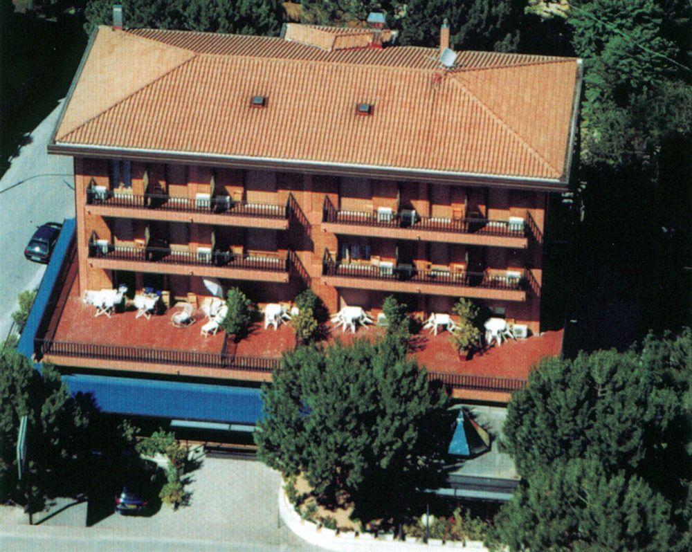 Hotel La Vela Passignano sul Trasimeno Esterno foto